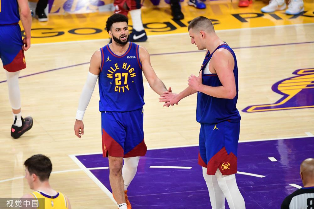 路的进攻中 路的进攻中